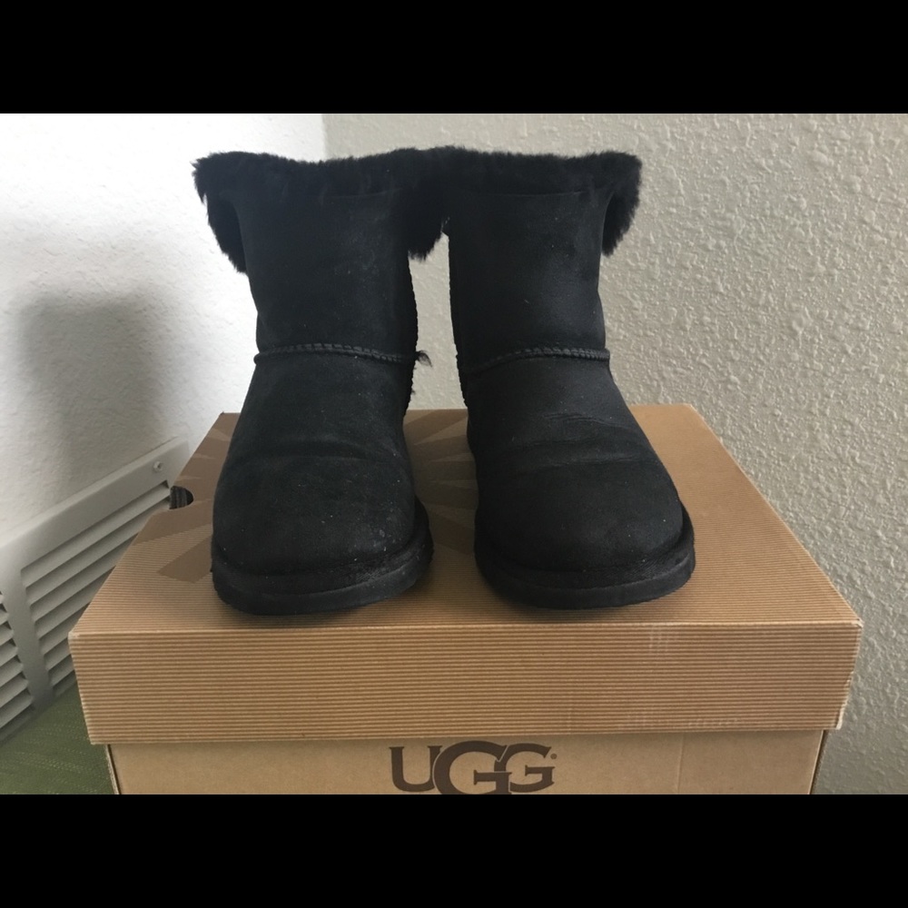 UGG Mini Bailey Bow Black Sz 6